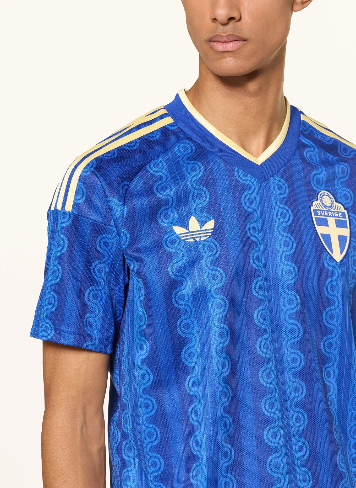 SWEDEN 26 AWAY JERSEY